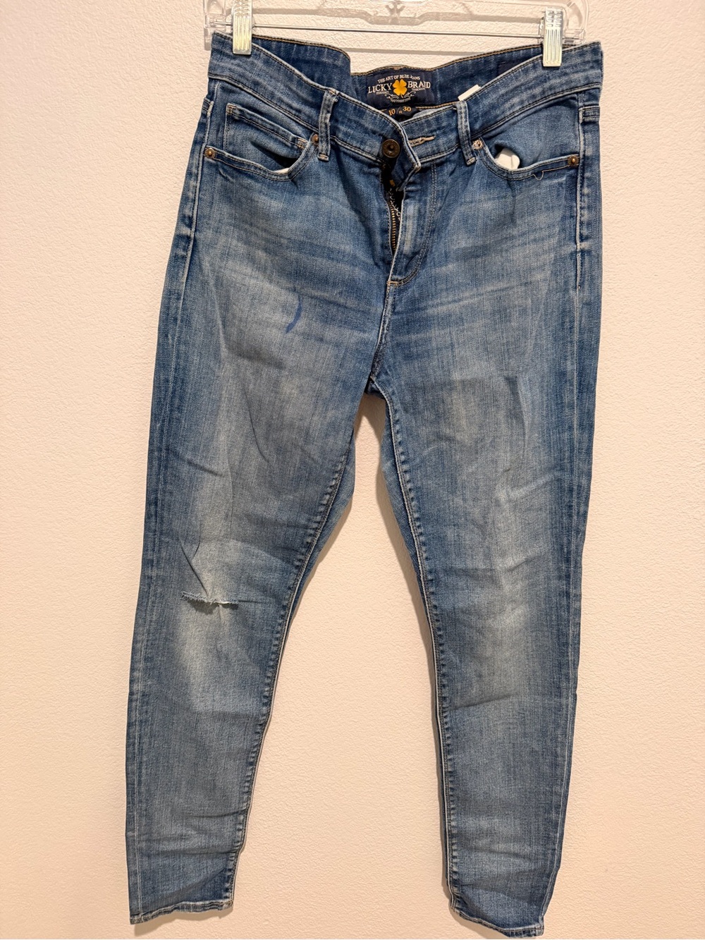 Lucky Brand Women's Light Blue Distressed Jeans Ava Skinny size 10 Rip Knee